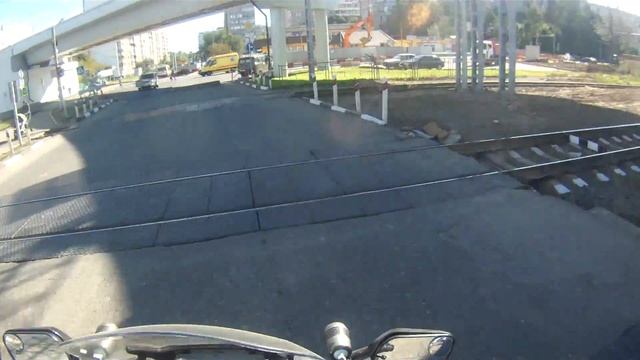 Преодолеваем срез асфальта на мотоцикле. смотреть онлайн