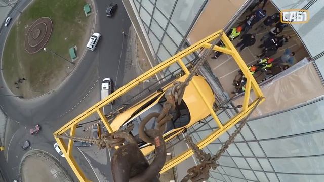 Подъем автомобиля LEXUS в Москва Сити смотреть онлайн