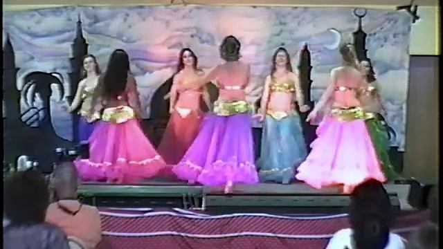 Belly Dancer Latifa performs with her STUDENT Dancers - Singing & Dancing - Cairo Carnival 1997 смотреть онлайн