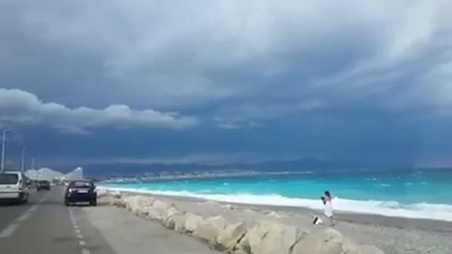 Лучшее место для отдыха! Мы на Лазурном берегу Франции перед дождем. Красотааа! смотреть онлайн
