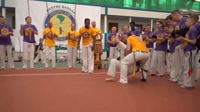 Azul troca de cordas em Belgorod 2019 AXE Capoeira смотреть онлайн