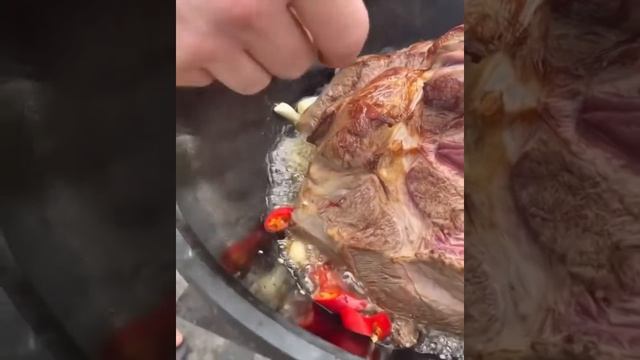 Говядина огромным куском в казане??? смотреть онлайн