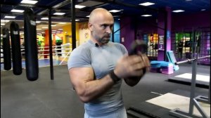 СУПЕР СЕТ НА БИЦЕПС с гирей 16 кг от Папы Смита.