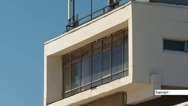 Строительная техника появилась на территории речного вокзала в Барнауле смотреть онлайн