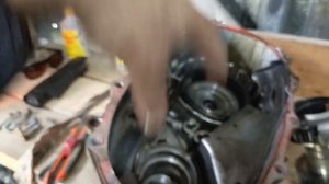 Toyota Lite Ace Noah 7. Что делать если заклинило вискомуфту? Я сделал так. Удаляем вискомуфту.