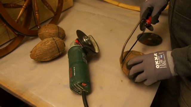 ОТКРЫТЬ КОКОС И СОХРАНИТЬ СКОРЛУПУ ДЛЯ ПОДЕЛОК/Kokonussschale für Handwerk/Coconut shell for crafts смотреть онлайн