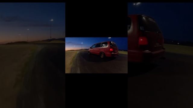 Honda Odyssey on Racetrack смотреть онлайн