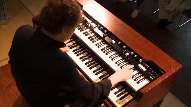HAMMOND XK-5 Performed by Daisuke Kawai_Satin Doll смотреть онлайн