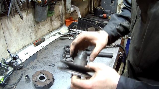 КОЛХОЗНИКИ НЕ СМОГЛИ ПОЧИНИТЬ МОПЕД. смотреть онлайн