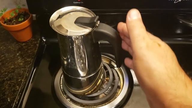 Perfect espresso using a Bialetti Venus stainless steel stovetop espresso maker. A simple recipe. смотреть онлайн