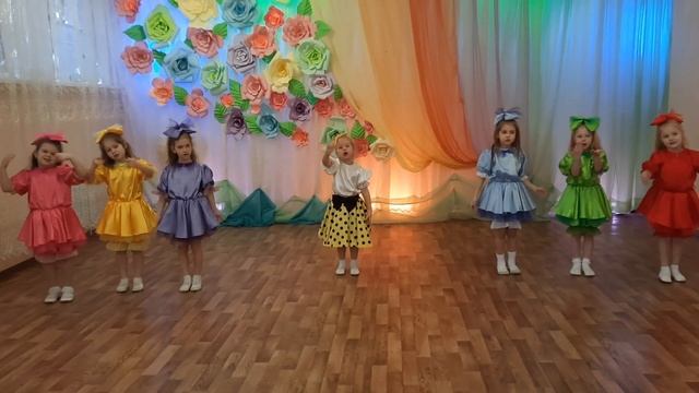 Песня "Кнопочка" ансамбль "Волшебные бабочки" МБДОУ д/с №100 "Рябинушка" рук. Якименко Г М. смотреть онлайн