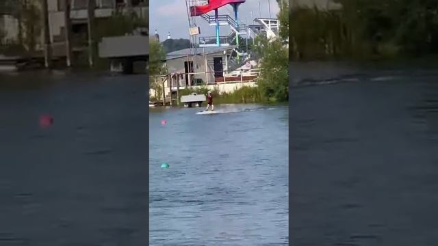 Даня на вейкборде. Первые шаги