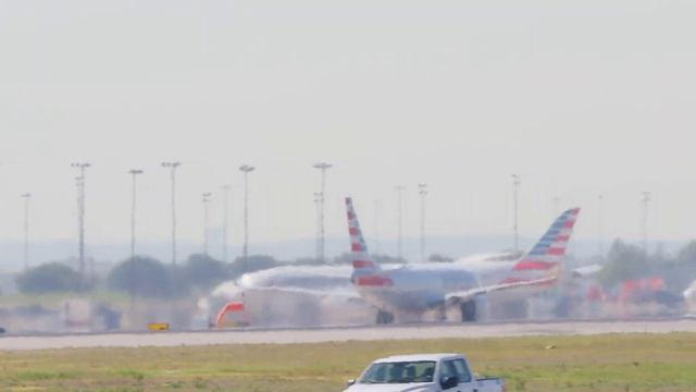 Midmorning Plane Spotting at Dallas Fort Worth International Airport (DFW) смотреть онлайн