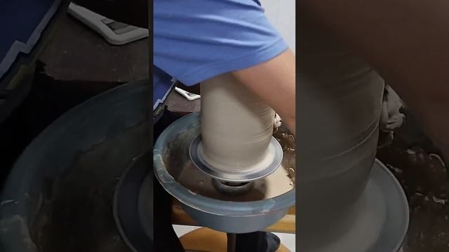 ?Опарница - глиняный сосуд для приготовления дрожжевого теста или на закваске.