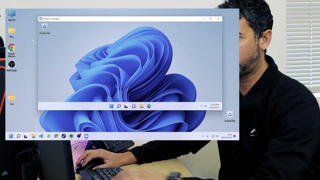 Installing Windows Sandbox смотреть онлайн