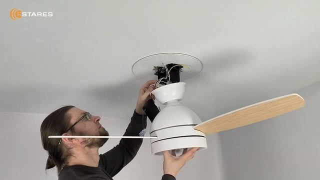 FAN WOOD 2023 люстра с вентилятором показана сборка, подключение и режимы работы от Estares. смотреть онлайн