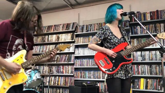 Green Girl in-store at Dead Dog Records on Church in Toronto, May 11, 2019. смотреть онлайн