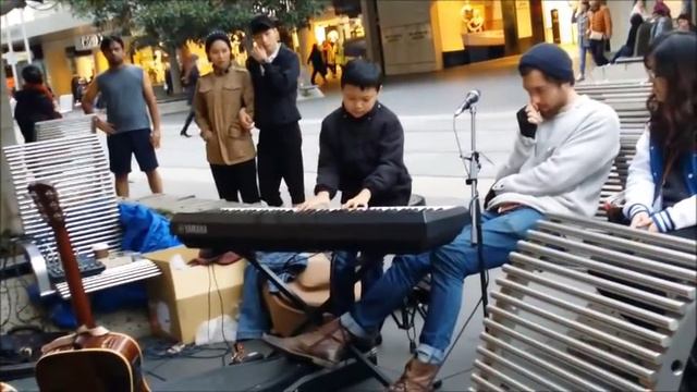 Street Piano Melbourne City River flows in you by Darby Lee(9) смотреть онлайн