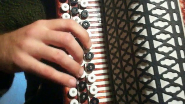 "СЕРДЦЕ КРОВЬЮ ОБЛИВАЕТСЯ" - фрагмент видео-урока (БАЯН) смотреть онлайн