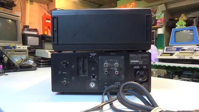 Sony's first consumer Portable Betamax Video in 1980 Sony SL-3000UB HVC 3000P Trinicon Video Camera смотреть онлайн