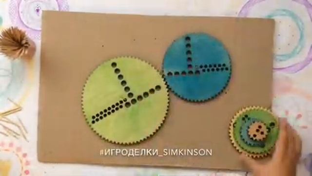 Игра с шестеренками Рисоватора. Крутишь одну - крутятся другие. смотреть онлайн