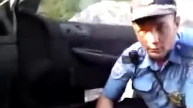 Девушка опустила ГАИшника! mp4 смотреть онлайн