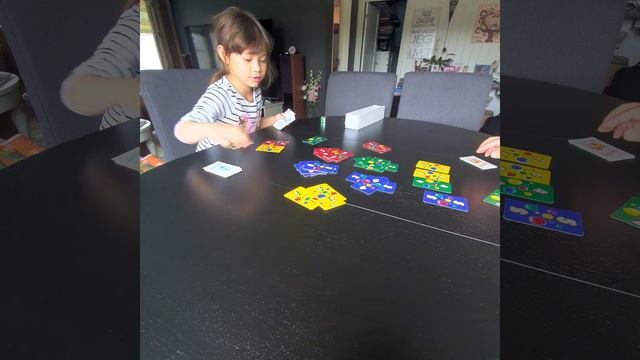 Round 2: mom and daughter playing Legritto смотреть онлайн
