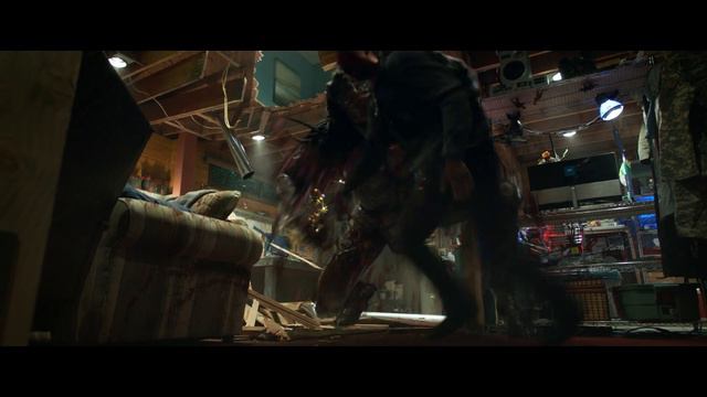 Хищник (2018) - Хищник вламывается в дом Маккены