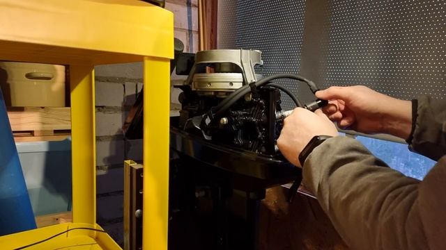 Замена свечей зажигания на моторе Tohatsu m9.8b смотреть онлайн
