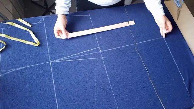 Брюки трикотажные на любой размер! Кроим на ткани! Делаем простой карман... 30минут и готово! смотреть онлайн