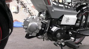 Мопед ZODIAK в серебристом цвете.