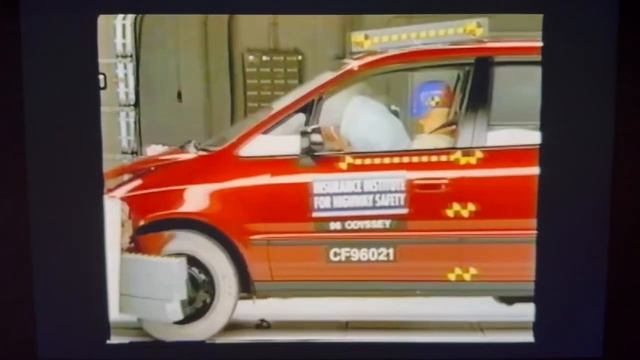 1995-1998 Honda Odyssey Crash Test Frontal Offset IIHS смотреть онлайн