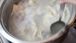 Вкусные вареники с консервированной  вишней