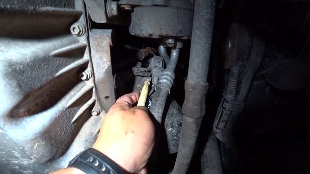 Замена датчика положения коленвала Golf 4 / 2.0 / AZJ смотреть онлайн