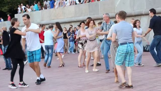 Опен эйр у причала http://www.salsateca.ru сальса, бачата, 5.07.15 -5 смотреть онлайн