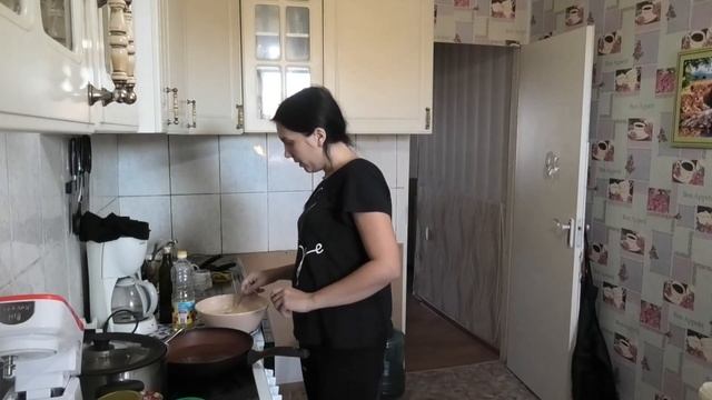 Будни/ Жарю Оладьи Из Кабачков/ Опять Сладости/ Учимся Писать/ смотреть онлайн