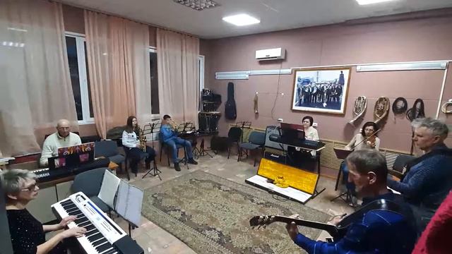 261 Народный эстрадный оркестр «Ретро» - В. Зубков«Встреча» из к/ф «Цыган», Приморский край смотреть онлайн