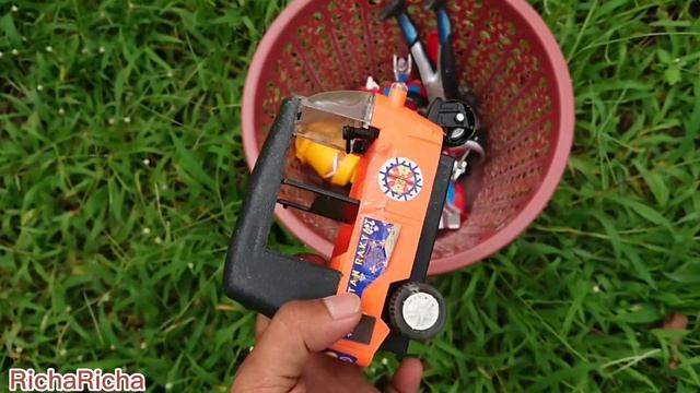 Mencari mainan mobil truck, eskavator, mobil balap, buldozer, ultraman, truk molen, spiderman смотреть онлайн