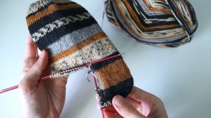 Показываю, как просто вязать пятку спицами