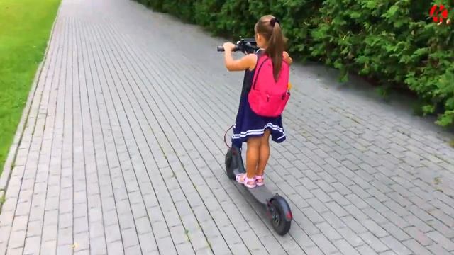 Ребенок 5 лет на Электросамокате смотреть онлайн