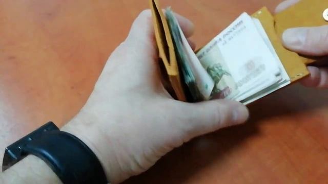 Компактный кожаный кошелек с двумя карманами для карт и зажимом для купюр. Ручная работа. смотреть онлайн