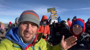 Гид Клуба 7 Вершин Владимир Котляр с вершины Килиманджаро