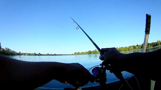 Рыбалка с лодки после нереста в Запорожье смотреть онлайн