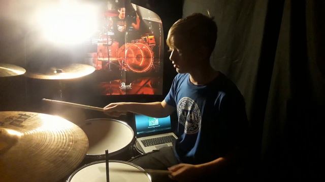 Queen - We Are The Champions | Drum/Piano Cover смотреть онлайн