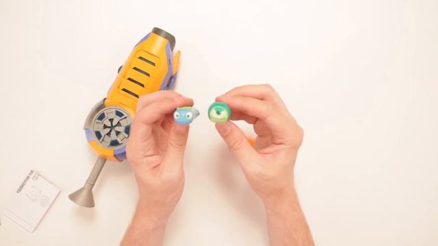 Slugterra Stealth Wrist Blaster Unboxing смотреть онлайн