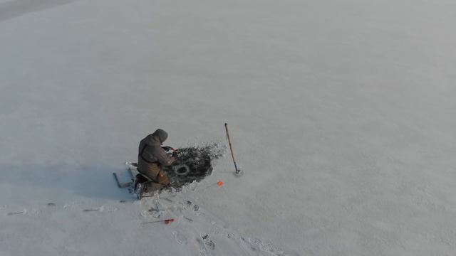 УШЁЛ ЗА ПОЛЯРНЫЙ КРУГ И... ! ВСЯ РЫБА ТУТ! КЛЁВ НА НОВОМ МЕСТЕ! смотреть онлайн