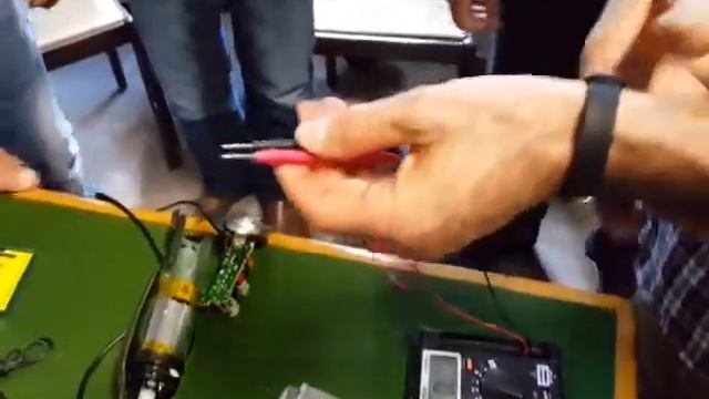 #REPAIRCAFE #GUBBIO 27052017 - RIPARAZIONE MINIPIMER LAMPADA 3 смотреть онлайн