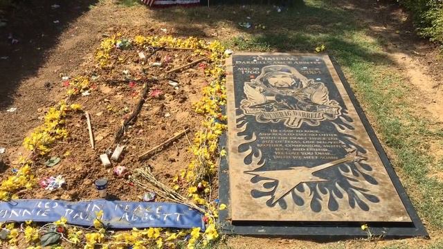 Vinnie Paul and Dimebag Darrell cemetery смотреть онлайн