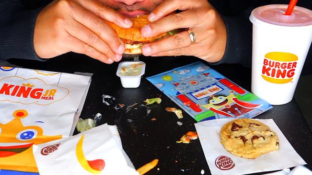 ASMR BURGER KING MENU HACK IMPOSSIBLE WHOPPER CHICKEN NUGGETS RANCH SAUCE CHEESEBURGER KIDS TOY MUK