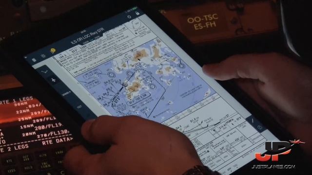 Piloting BOEING 777 Dubai to Hong Kong смотреть онлайн